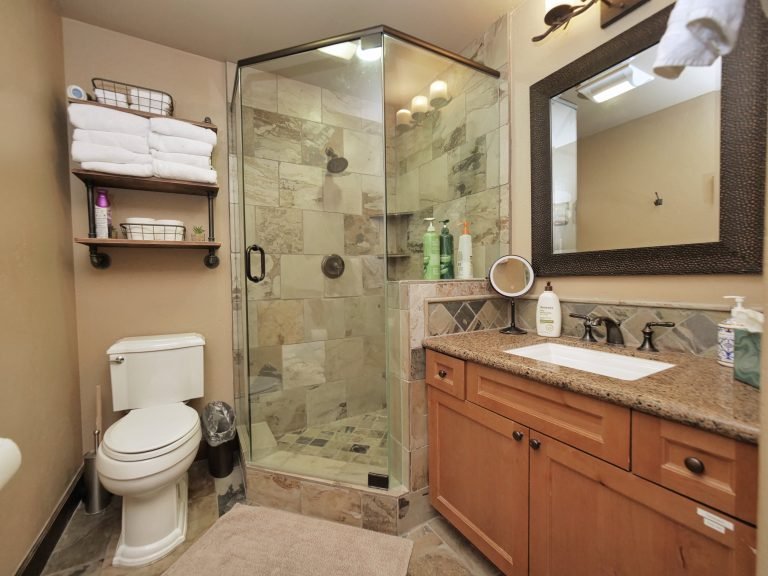 Cabin Bathroom 3